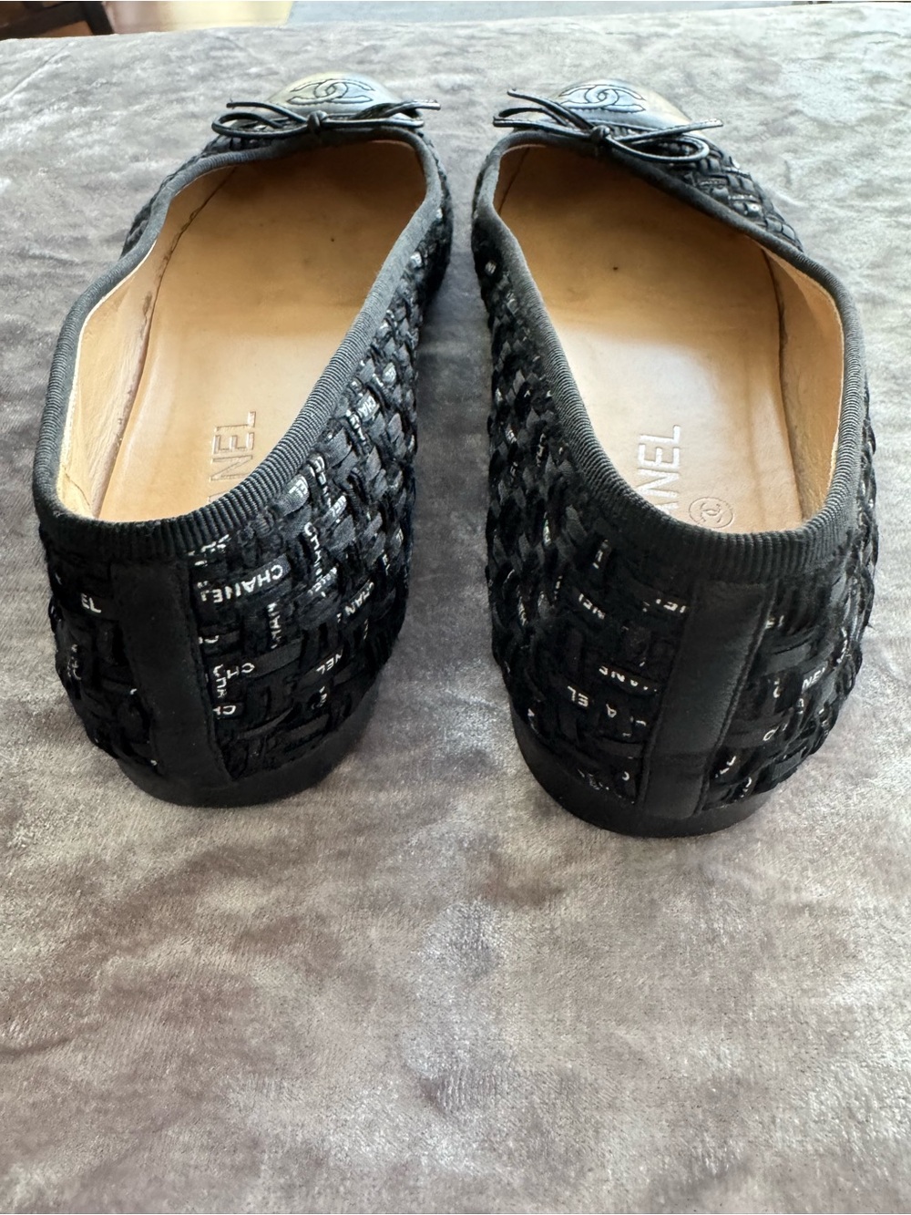 CHANEL Black and White logo Tweed & Leather Cap-Toe Ballet Flats - Picture 5 of 8